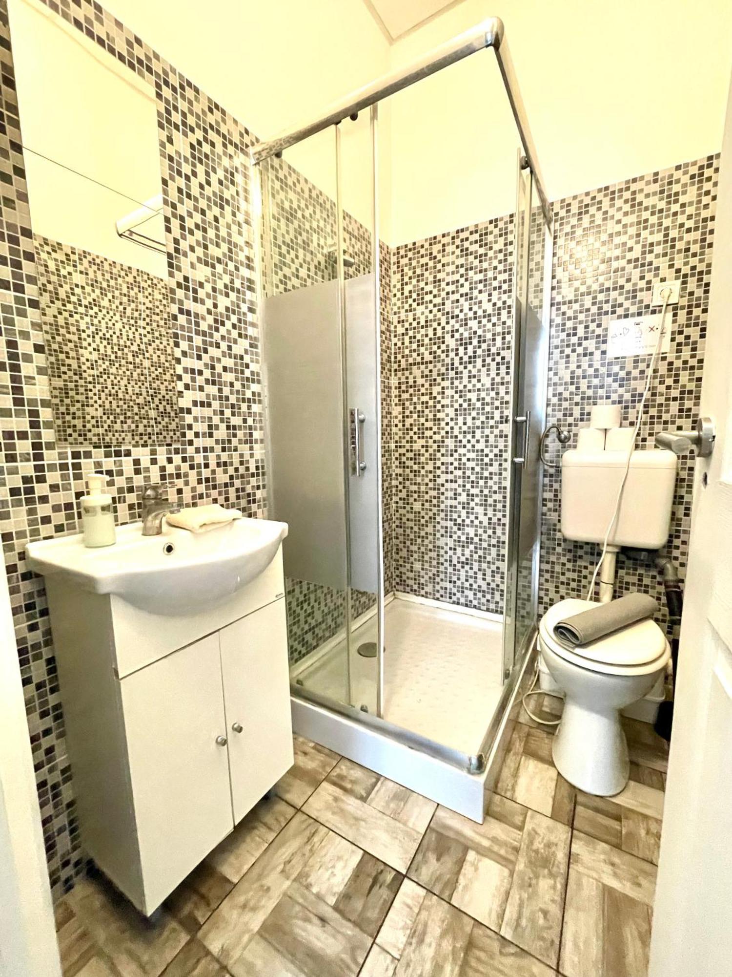 Aradi Rooms With Private Bathroom In The City Centre Budapesta Exterior foto