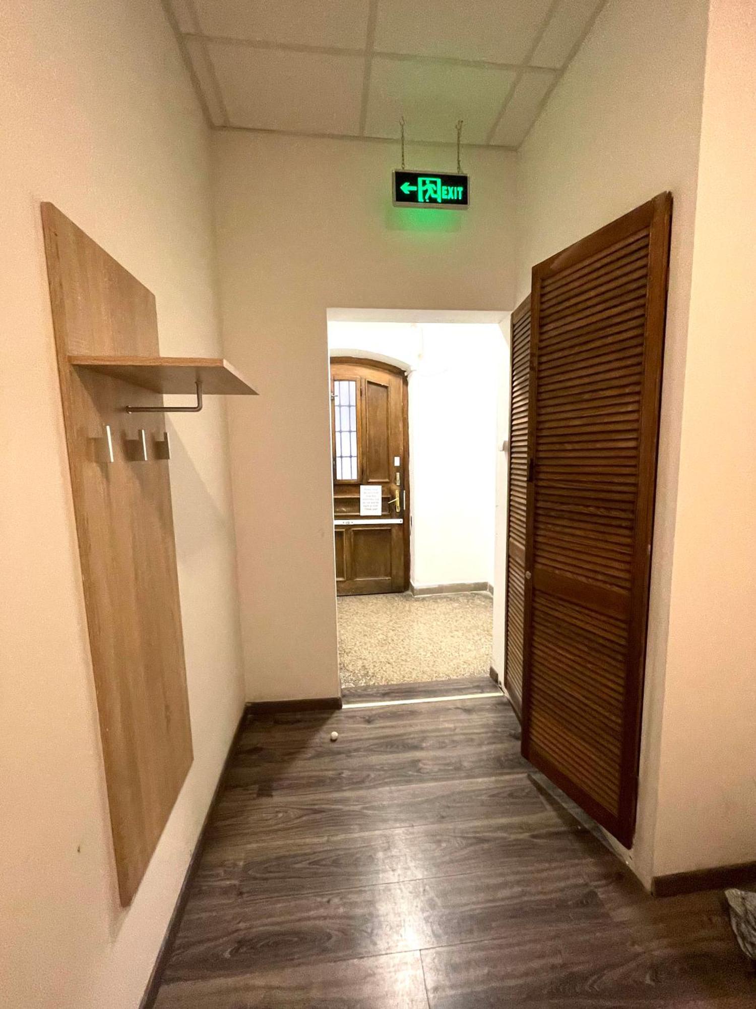 Aradi Rooms With Private Bathroom In The City Centre Budapesta Exterior foto