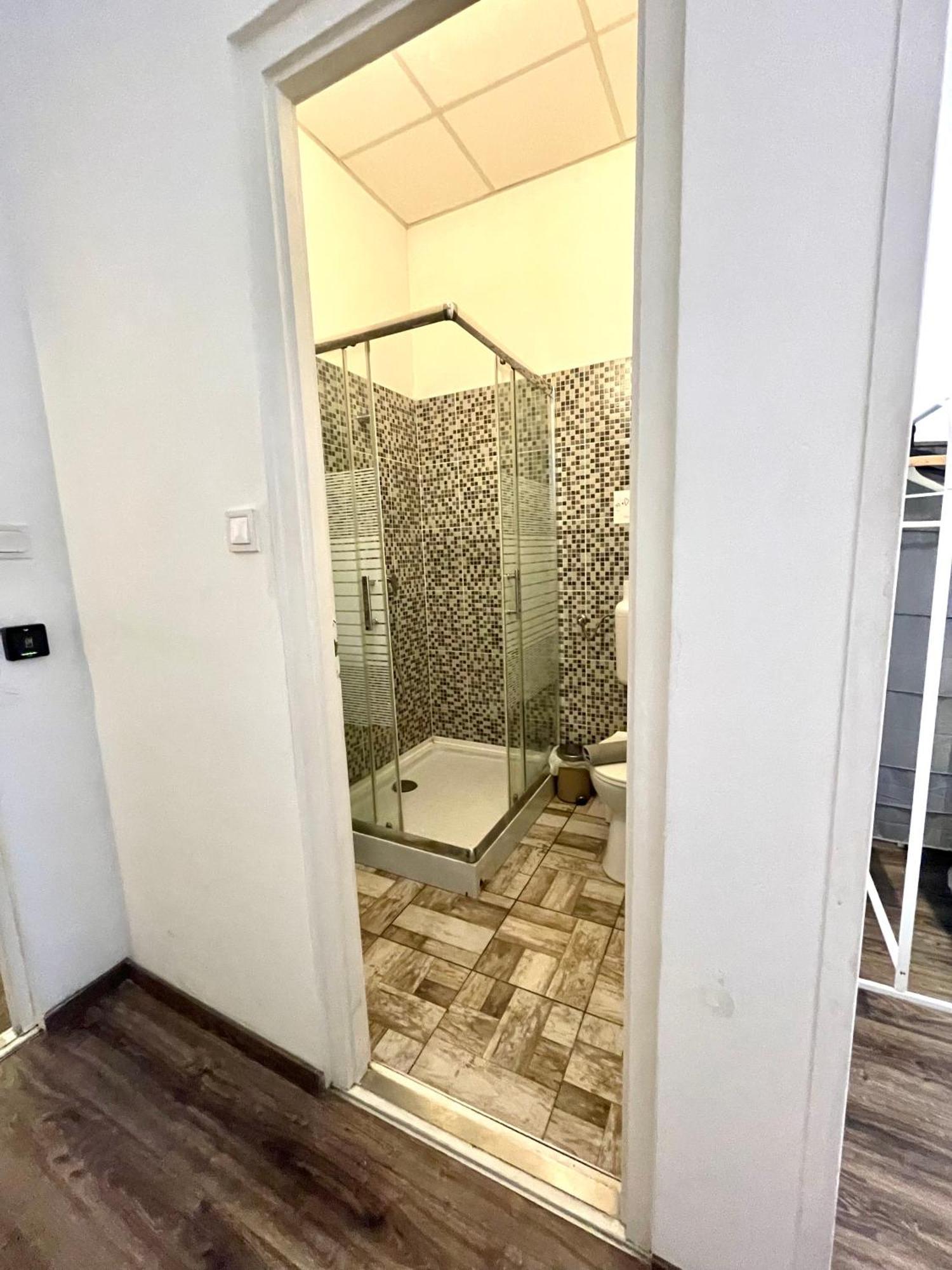 Aradi Rooms With Private Bathroom In The City Centre Budapesta Exterior foto